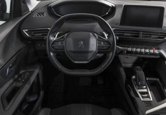 Подержанный автомобиль Peugeot 3008 2019 года (10 фото)