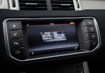 Подержанный автомобиль Land Rover Range Rover Evoque 2017 года (18 фото)