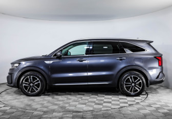 Подержанный автомобиль Kia Sorento 2021 года (8 фото)