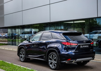 Подержанный автомобиль Lexus RX 2022 года (7 фото)