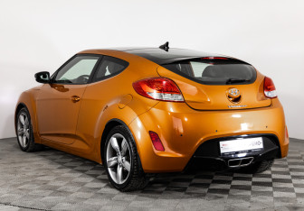 Подержанный автомобиль Hyundai Veloster 2013 года (8 фото)