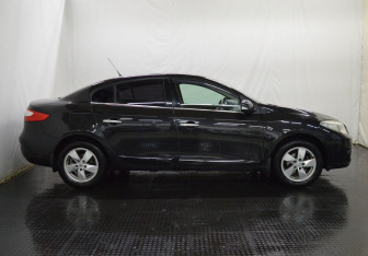 Подержанный автомобиль Renault Fluence 2011 года (4 фото)