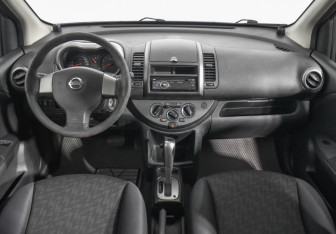 Подержанный автомобиль Nissan Note 2007 года (13 фото)