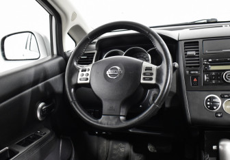 Подержанный автомобиль Nissan Tiida Sedan 2008 года (15 фото)