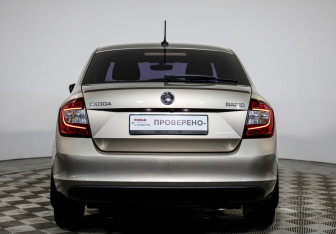 Подержанный автомобиль Skoda Rapid Liftback 2018 года (6 фото)