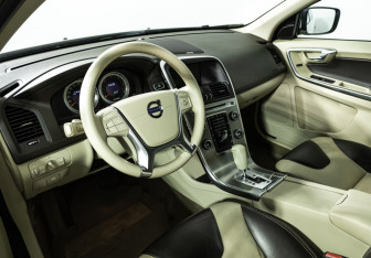Подержанный автомобиль Volvo XC60 2012 года (11 фото)
