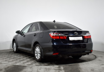 Подержанный автомобиль Toyota Camry Sedan 2017 года (7 фото)