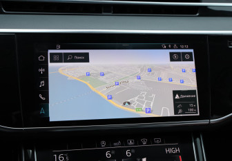 Подержанный автомобиль Audi A8 2019 года (17 фото)