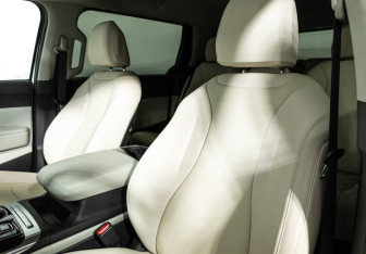 Подержанный автомобиль Kia Carnival 2021 года (23 фото)