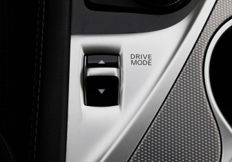 Подержанный автомобиль Infiniti Q50 2017 года (20 фото)