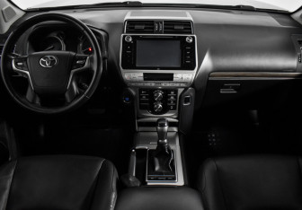 Подержанный автомобиль Toyota Land Cruiser Prado 2018 года (15 фото)