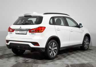 Подержанный автомобиль Mitsubishi ASX 2018 года (5 фото)