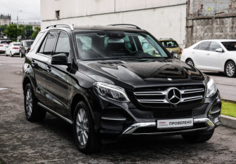Подержанный автомобиль Mercedes-Benz GLE 2016 года (5 фото)