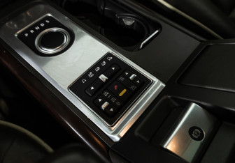 Подержанный автомобиль Land Rover Range Rover 2012 года (18 фото)