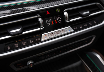 Подержанный автомобиль BMW X6 2021 года (24 фото)