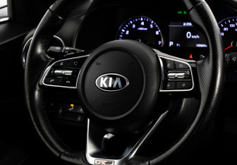 Подержанный автомобиль Kia Cerato Sedan 2020 года (12 фото)