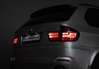 Подержанный автомобиль BMW X5 2007 года (28 фото)