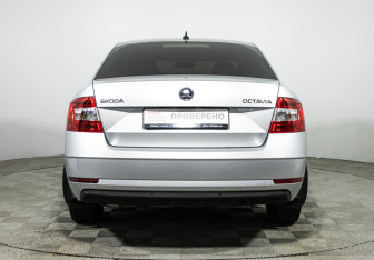 Подержанный автомобиль Skoda Octavia Liftback 2017 года (6 фото)
