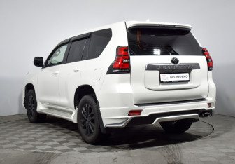 Подержанный автомобиль Toyota Land Cruiser Prado 2019 года (7 фото)