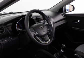 Подержанный автомобиль Kia Rio Sedan 2011 года (12 фото)