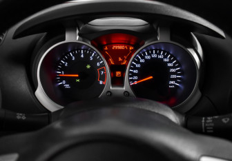 Подержанный автомобиль Nissan Juke 2011 года (17 фото)