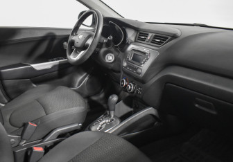 Подержанный автомобиль Kia Rio Hatchback 2014 года (13 фото)