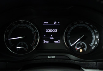 Подержанный автомобиль Skoda Karoq 2021 года (12 фото)