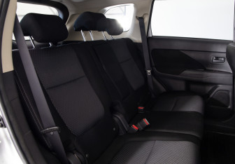 Подержанный автомобиль Mitsubishi Outlander 2017 года (17 фото)
