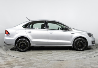 Подержанный автомобиль Volkswagen Polo Sedan 2017 года (4 фото)