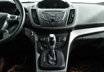 Подержанный автомобиль Ford Kuga 2014 года (14 фото)