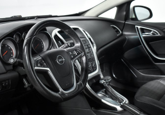 Подержанный автомобиль Opel Astra Hatchback 2013 года (9 фото)