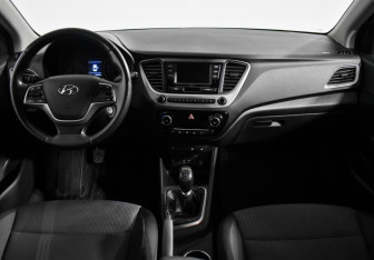 Подержанный автомобиль Hyundai Solaris Sedan 2017 года (14 фото)