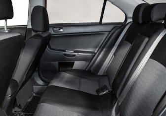 Подержанный автомобиль Mitsubishi Lancer Sedan 2012 года (12 фото)
