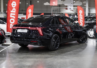 Подержанный автомобиль Hongqi H5 2025 года (8 фото)