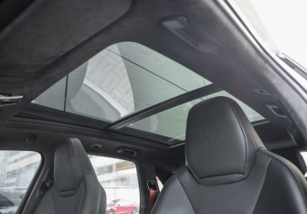 Подержанный автомобиль Porsche Cayenne 2021 года (33 фото)
