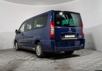 Подержанный автомобиль Peugeot Expert 2015 года (7 фото)
