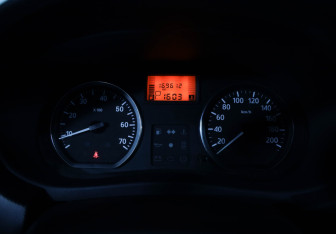 Подержанный автомобиль Renault Sandero 2014 года (11 фото)