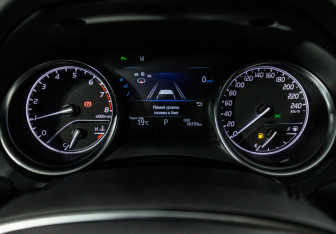 Подержанный автомобиль Toyota Camry Sedan 2018 года (23 фото)