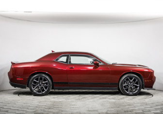 Подержанный автомобиль Dodge Challenger 2019 года (4 фото)