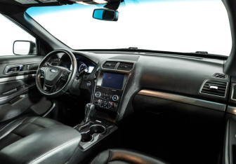 Подержанный автомобиль Ford Explorer 2018 года (9 фото)