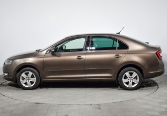 Подержанный автомобиль Skoda Rapid Liftback 2017 года (8 фото)