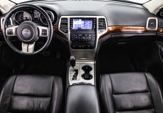 Подержанный автомобиль Jeep Grand Cherokee 2012 года (11 фото)