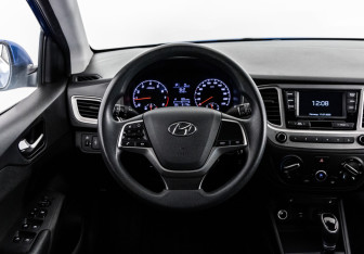 Подержанный автомобиль Hyundai Solaris Sedan 2020 года (14 фото)