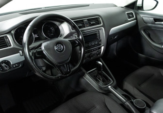 Подержанный автомобиль Volkswagen Jetta Sedan 2017 года (11 фото)