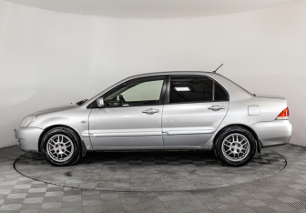 Подержанный автомобиль Mitsubishi Lancer Sedan 2006 года (8 фото)