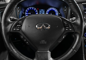 Подержанный автомобиль Infiniti QX50 2013 года (16 фото)
