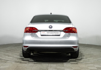 Подержанный автомобиль Volkswagen Jetta Sedan 2013 года (6 фото)