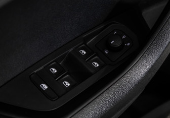 Подержанный автомобиль Skoda Karoq 2021 года (18 фото)