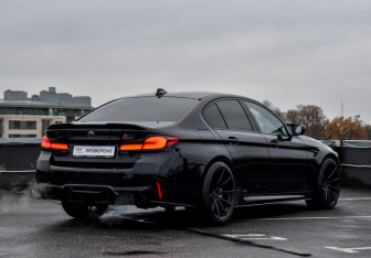 Подержанный автомобиль BMW M5 Sedan 2020 года (5 фото)