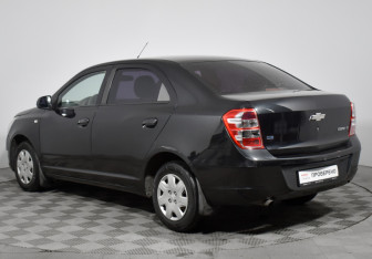 Подержанный автомобиль Chevrolet Cobalt Sedan 2013 года (7 фото)